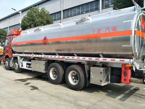 湖南岳陽小型加油車報價解析 為何成為攪拌車用戶的實惠之選？